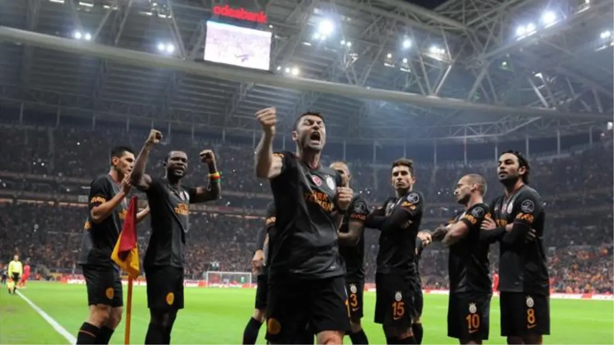 Galatasaray Farkı Dörde İndirdi!