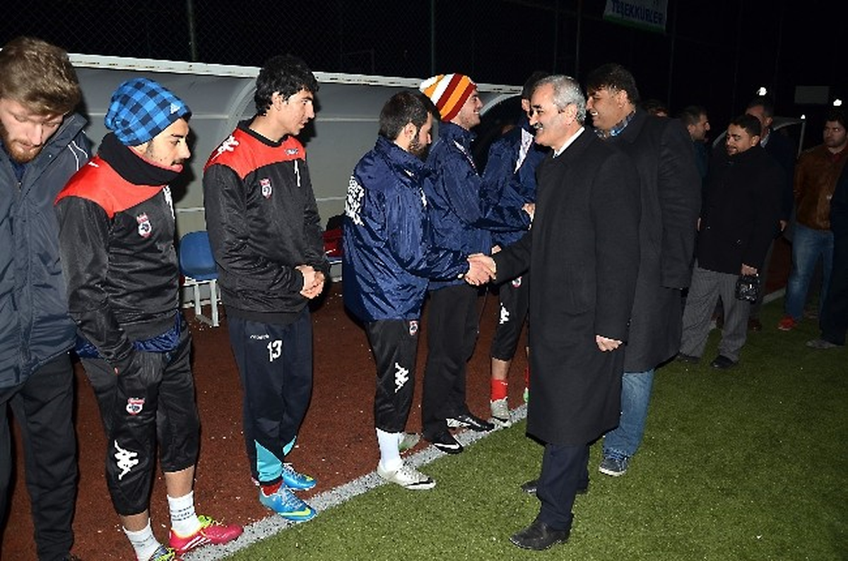 Karataş, Sporcuların Taleplerini Dinledi