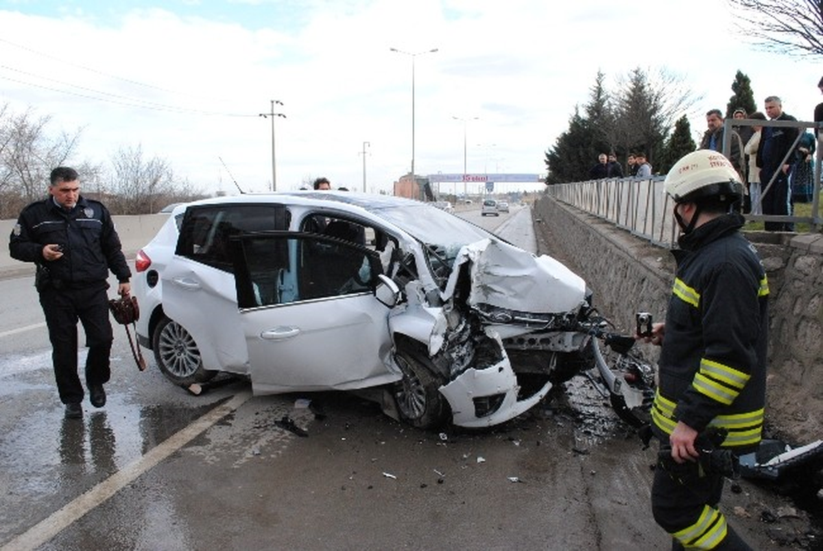 Kontrolden Çıkan Otomobil Duvara Çarptı: 1 Yaralı
