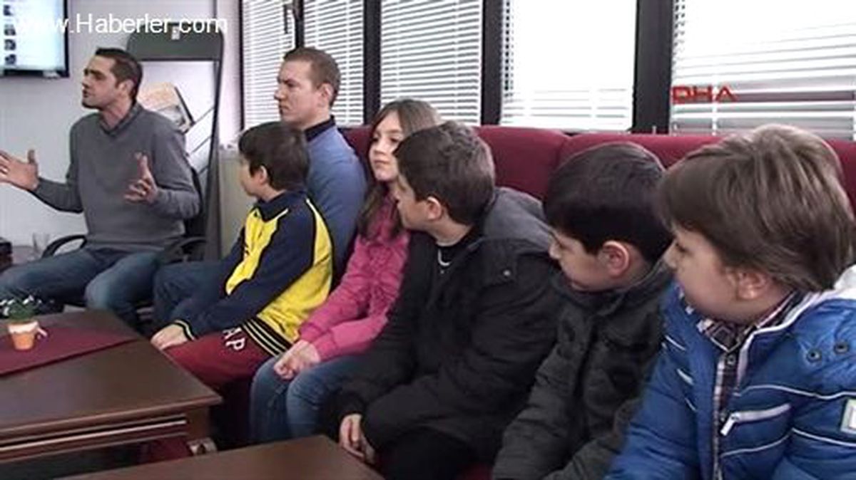 Kosova\'daki Türkiye Mezunları Derneği Çocuklara Satranç Kursu Başlattı