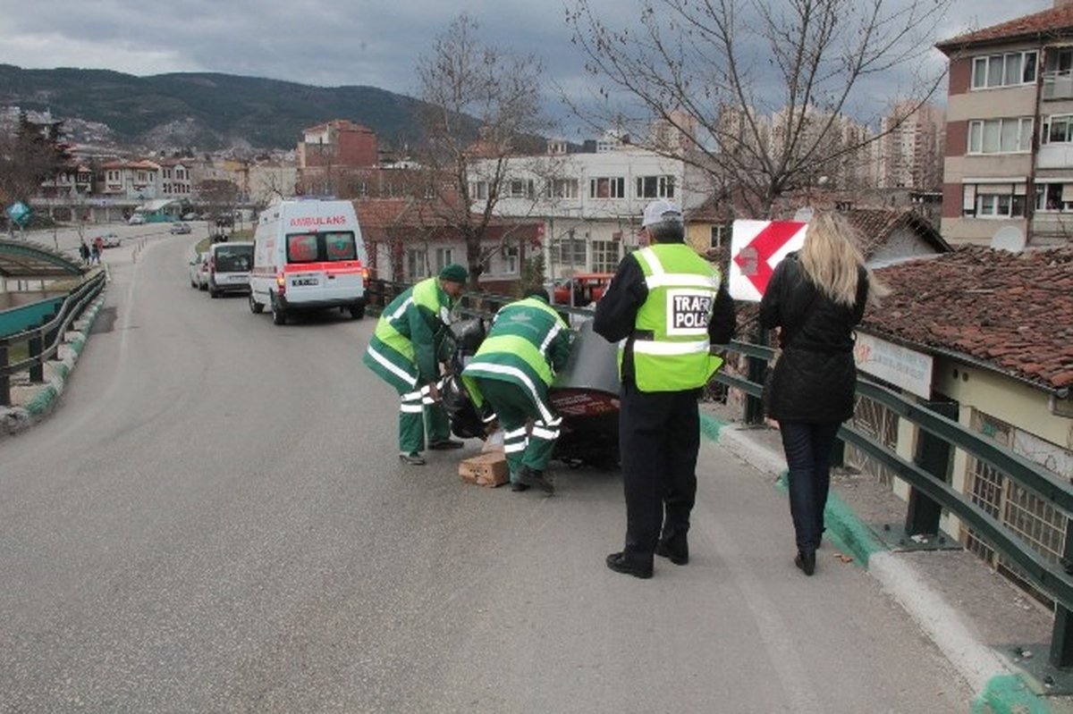 Motosiklet Sürücüsü Virajı Alamayınca Kaza Yaptı