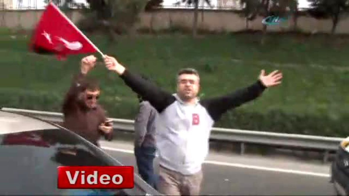 Servisçiler Yol Kapattı