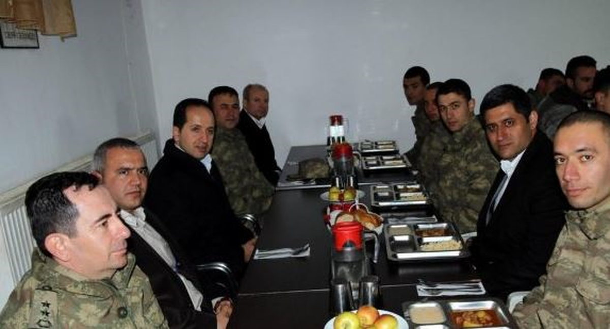 Vali Kalkan, Askeri Birliği Ziyaret Etti