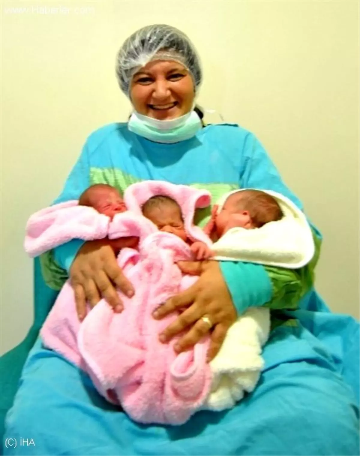 Denizli\'de 40 Yaşında Tüp Bebek Yöntemiyle Üçüzleri Oldu