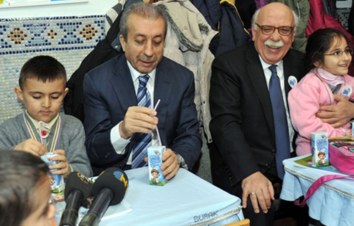 Bakanlar Süt Dağıtım Törenine Katıldı