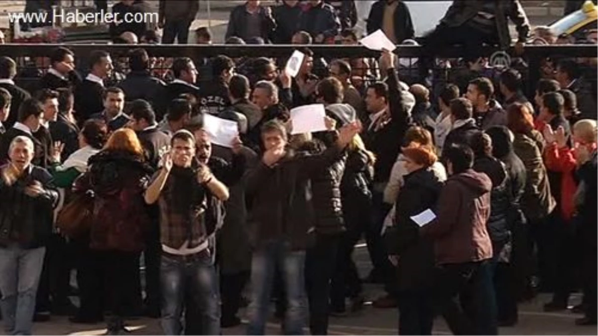 CHP\'nin Maltepe Genel Merkezi Önünde Partililerden Protesto