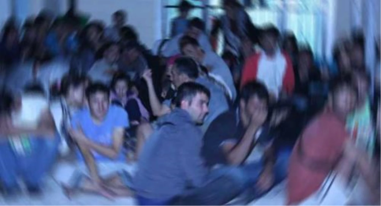 Edirne\'den Avrupa\'ya Gitmek İsteyen 25 Kaçak Yakalandı