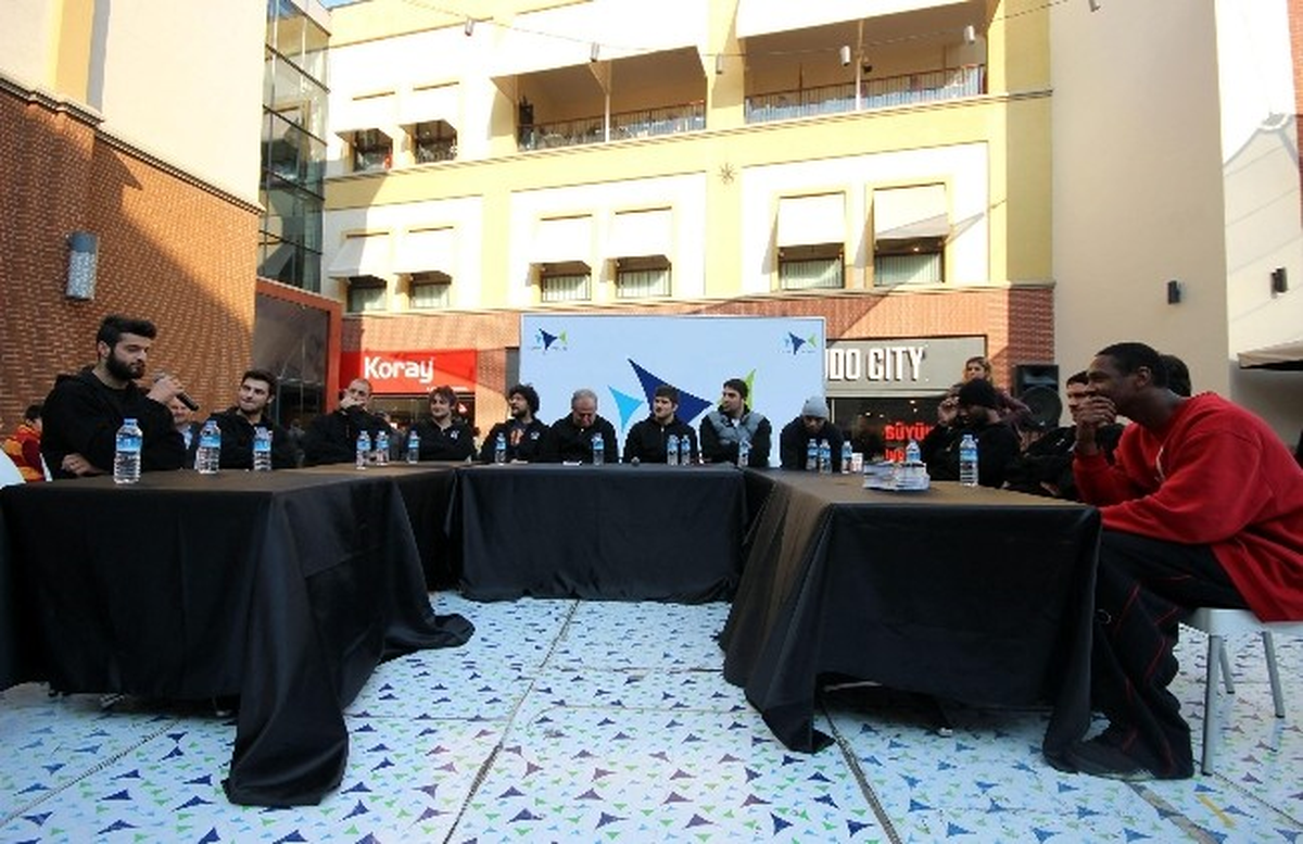 Forum Mersin\'de Basketbolculara Büyük İlgi
