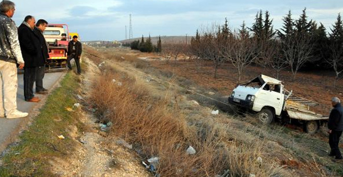 Gaziantep\'te Kamyon, Kamyonete Çarptı: 3 Yaralı
