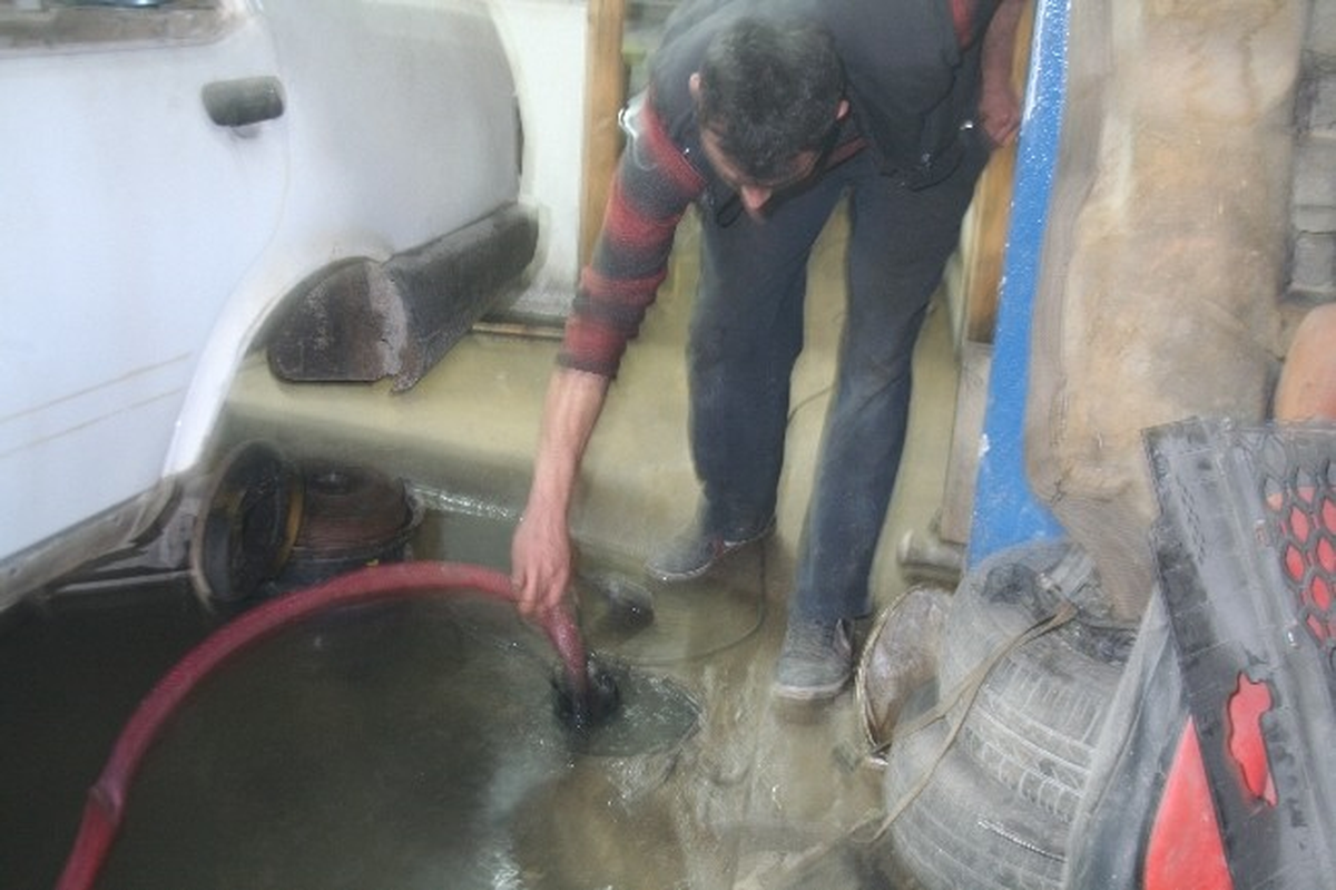 İş Yeri Lağım Suyu İçinde Kalan Esnafın Çaresizliği