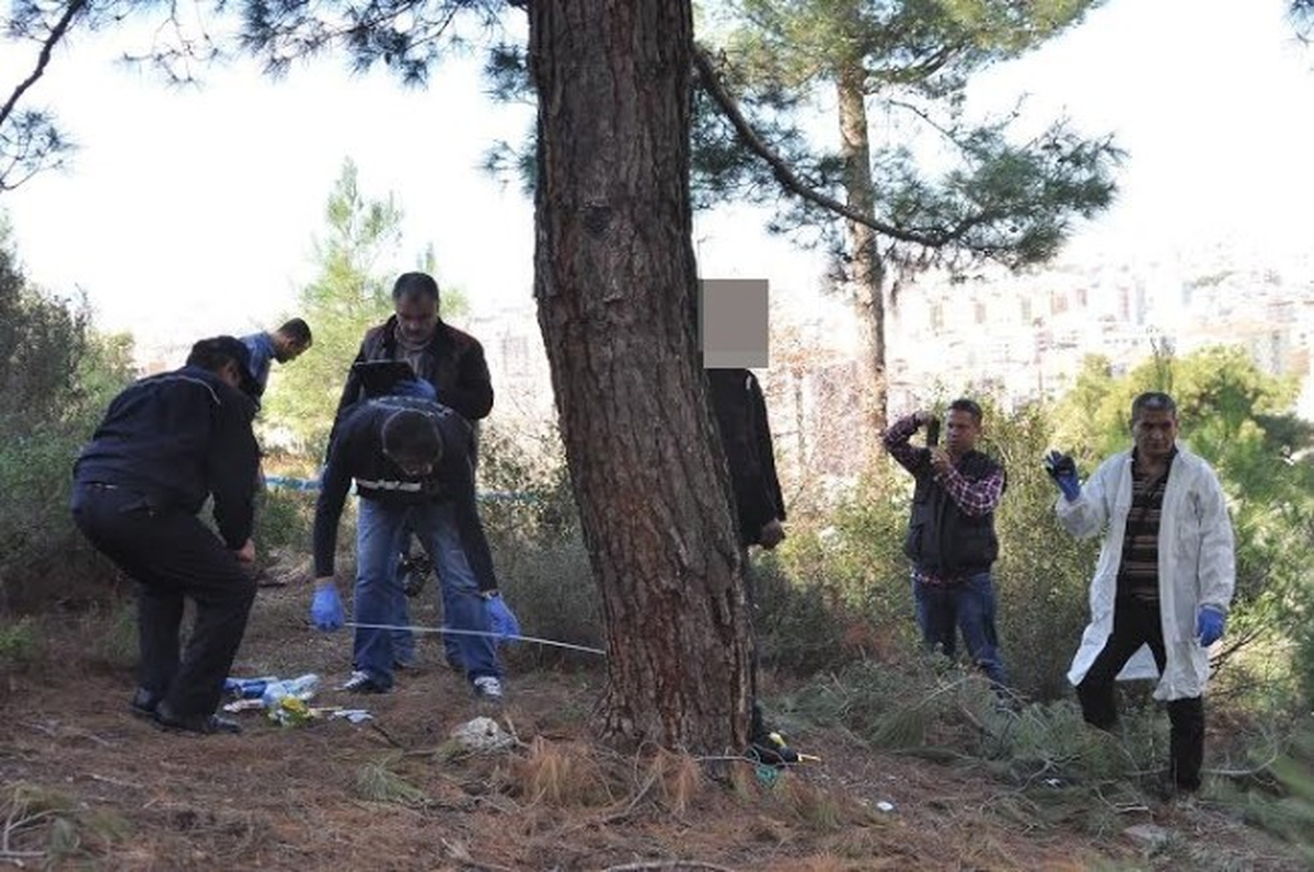 İzmir\'de Bir Şahıs Kendini Ağaca Asarak İntihar Etti