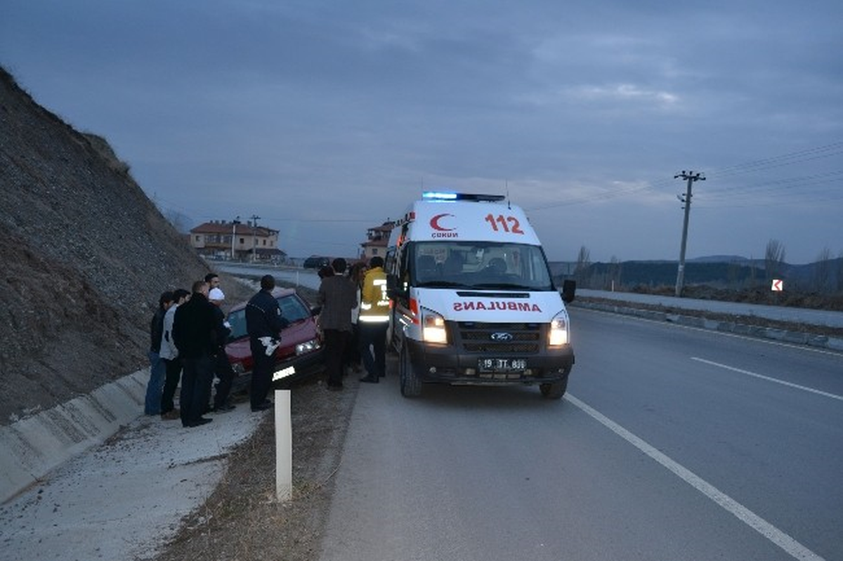 Kontrolden Çıkan Otomobil Şarampole Uçtu: 2 Yaralı