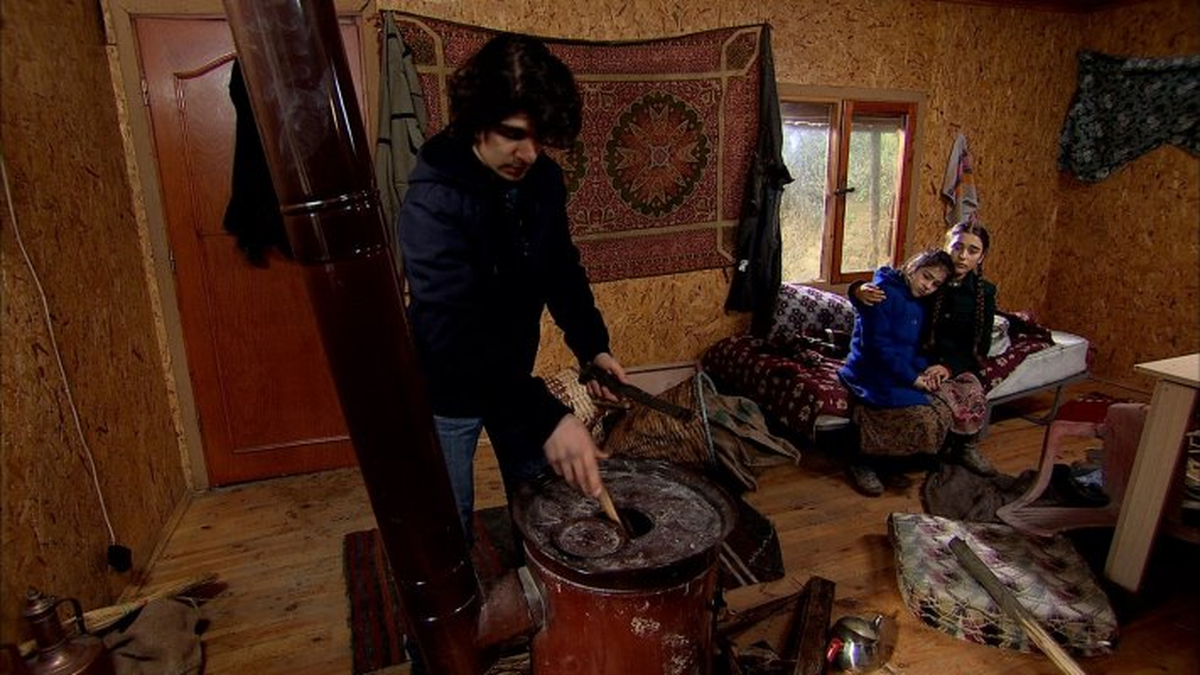 Küçük Gelin'de Melek Öğretmen Hangi Gerçeği Öğreniyor?