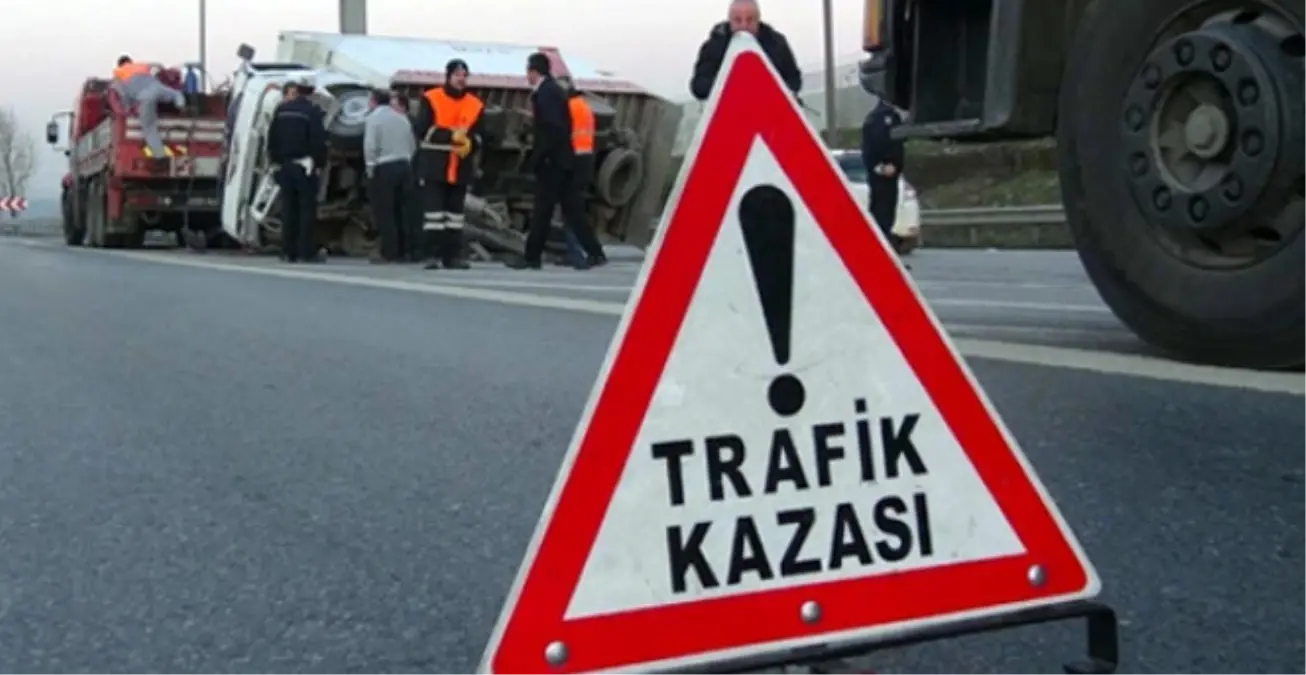 Manisa\'da Trafik Kazası: 24 Yaralı