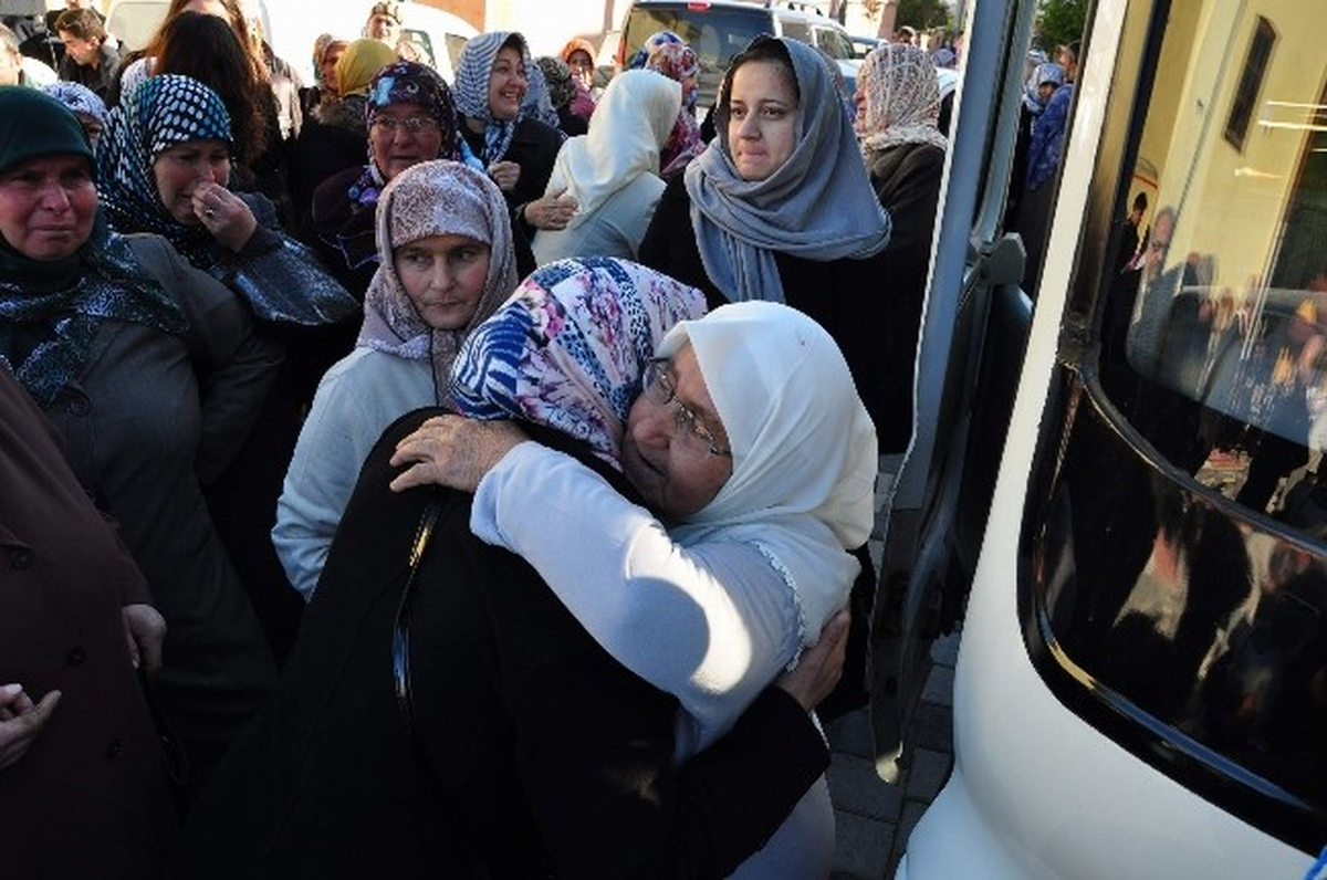 Manisa\'da Umre Yolcuları Dualarla Uğurlandı