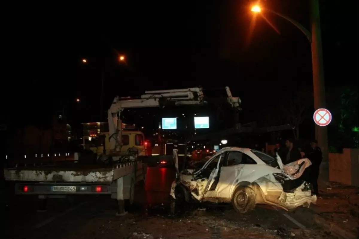 Otomobilinde Sıkışan Sürücü Hayatını Kaybetti