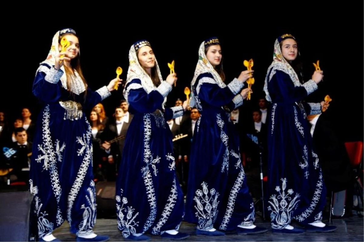Türk Dünyası Thm Korosu Kütahya\'da Konser Verdi