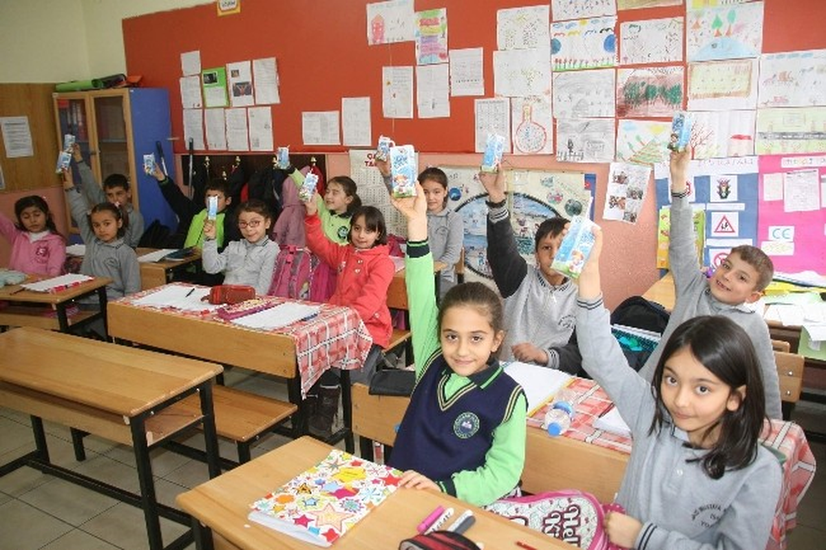 Yozgat\'ta İlkokul Öğrencilerine Süt Dağıtıldı