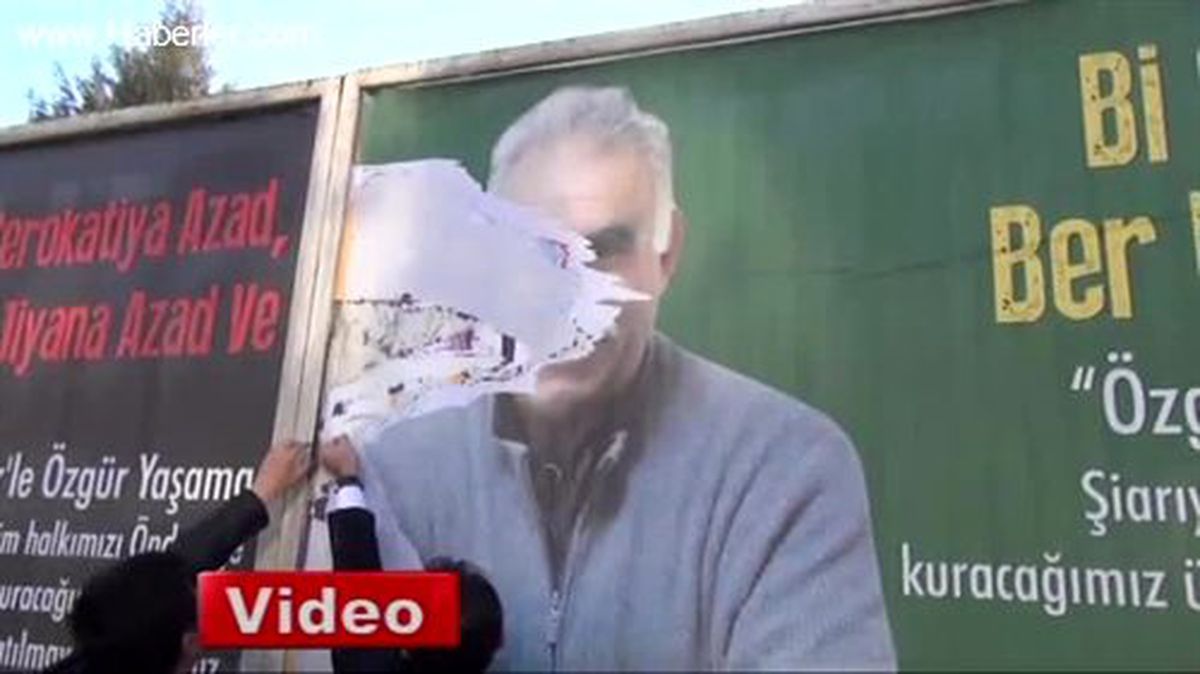 Abdullah Öcalan Afişleri Yırtılarak İndirildi