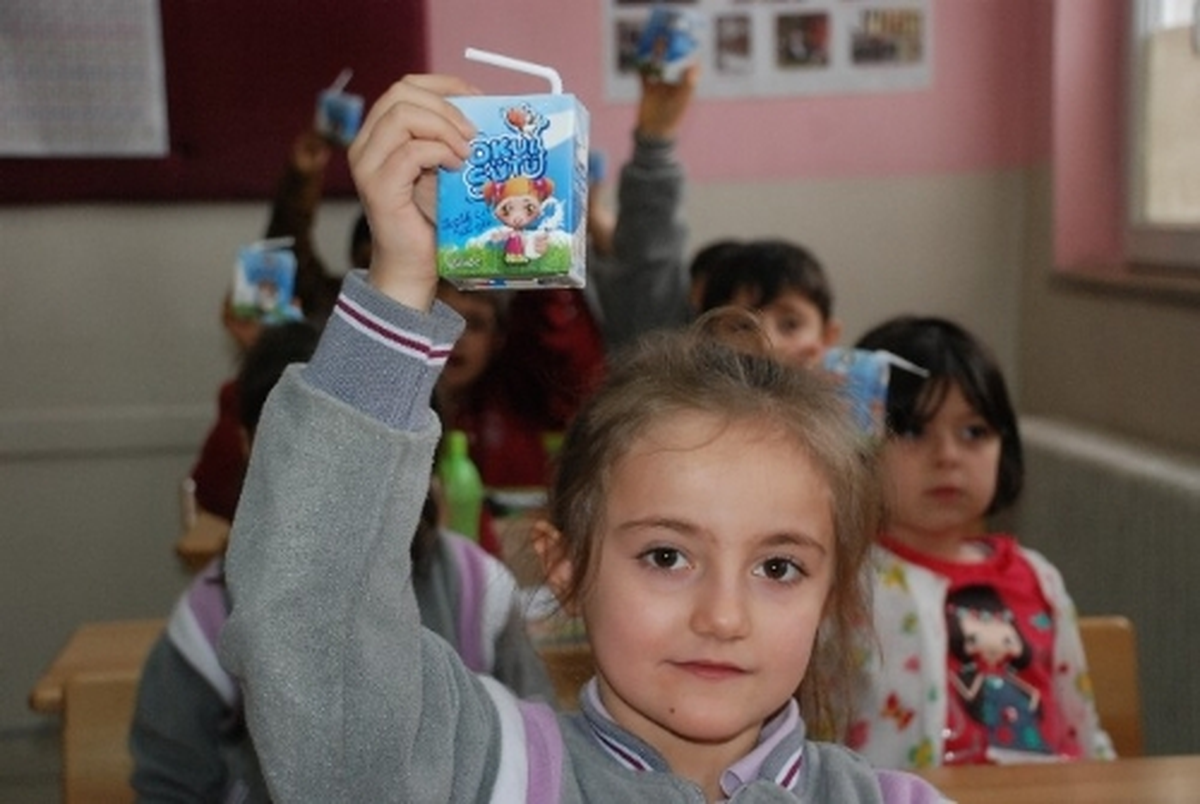 Artvin\'de Öğrencilere Okul Sütü Dağıtıldı
