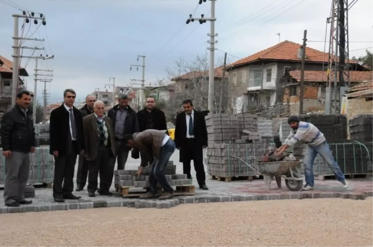 Başkan Ayaz, Parke Yol Çalışmalarını İnceledi