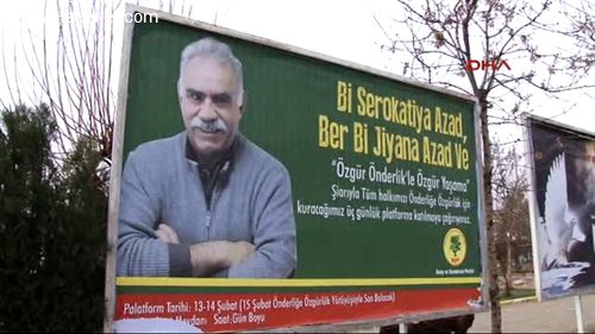 BDP Diyarbakır\'da Abdullah Öcalan Afişleri Astı
