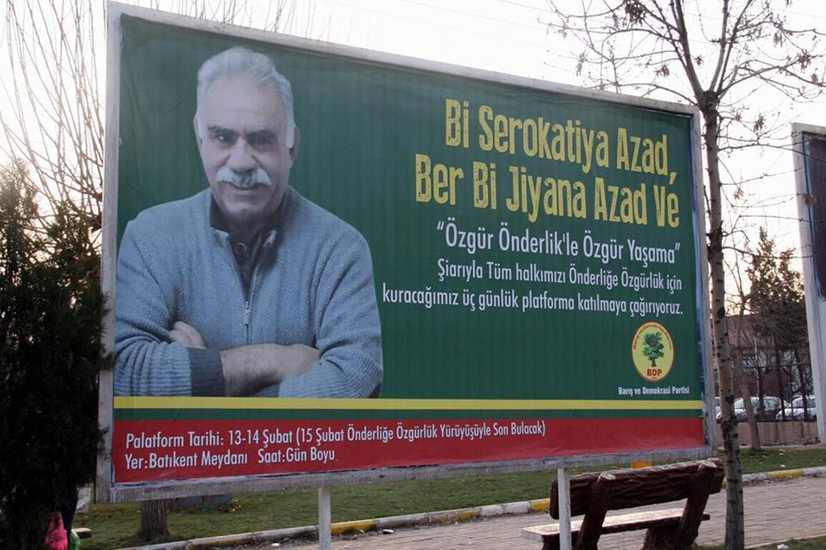 Billboardlardaki Öcalan Posterleri Toplatılıyor