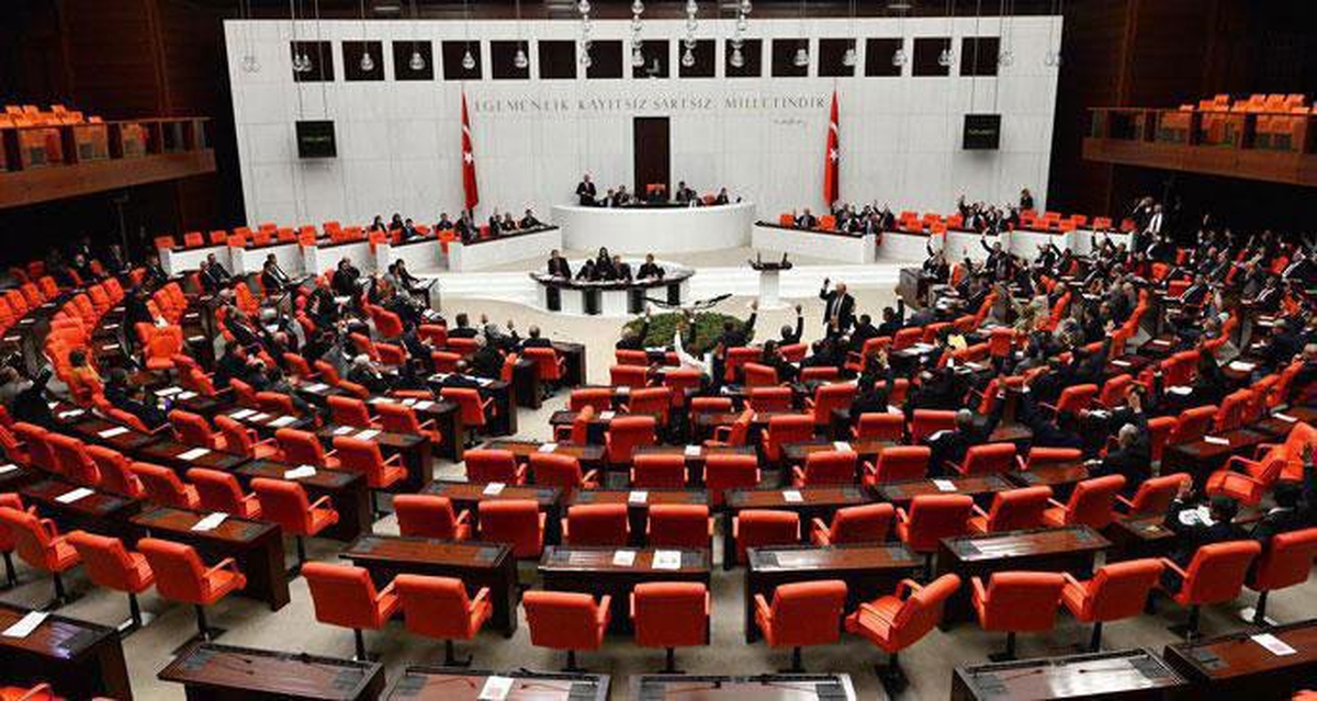 Demokratikleşme Paketi, Anayasa Komisyonu\'nda Kabul Edildi