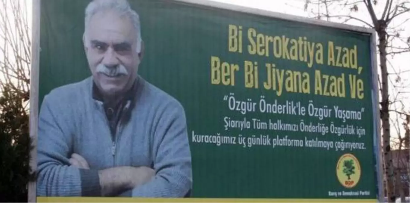 Diyarbakır\'da Bilboardlara Asılan Öcalan Posteri