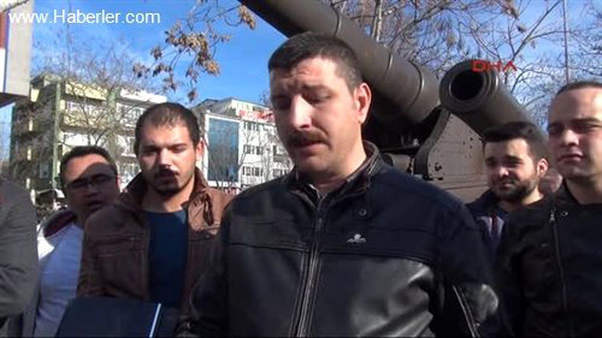 Eğlence Vergisini Protesto İçin Oyun Konsolu Kırdı