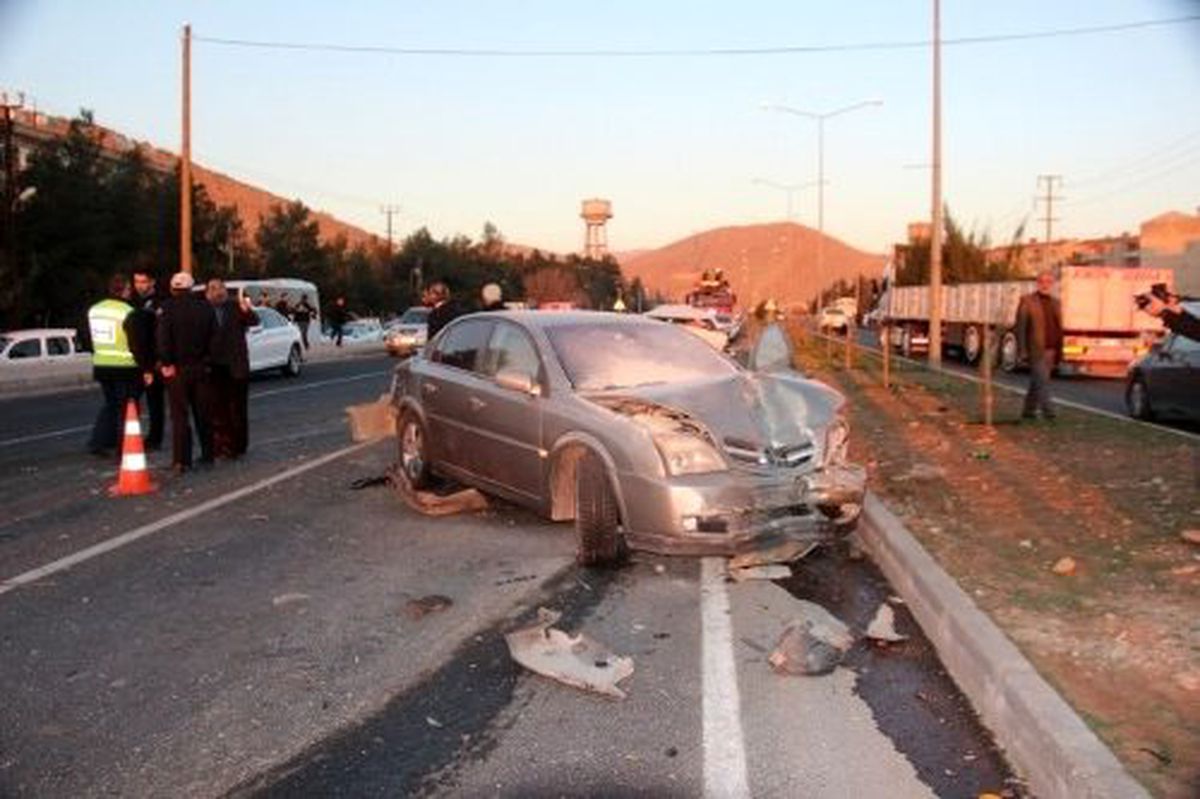 Mardin\'de Zincirleme Trafik Kazası: 2 Ölü, 8 Yaralı