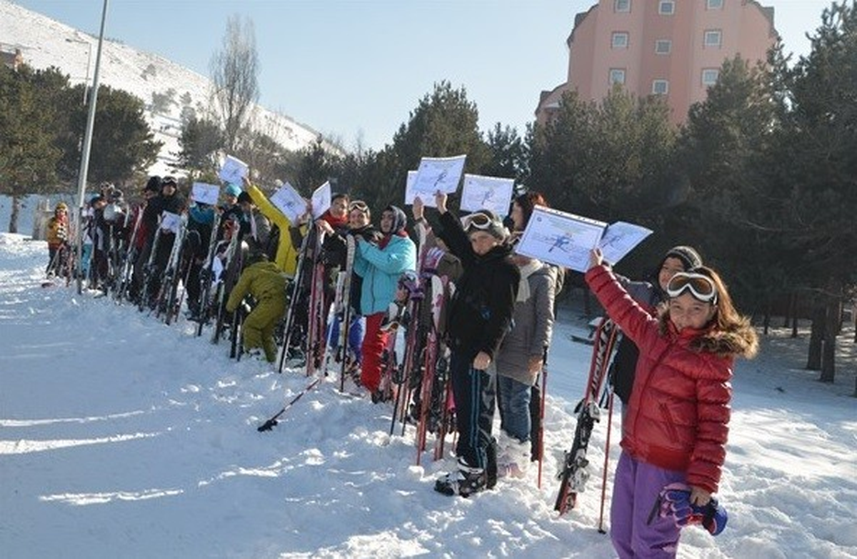 Kayak Kursunu Tamamlayan Çocuklar Sertifikalarını Aldı