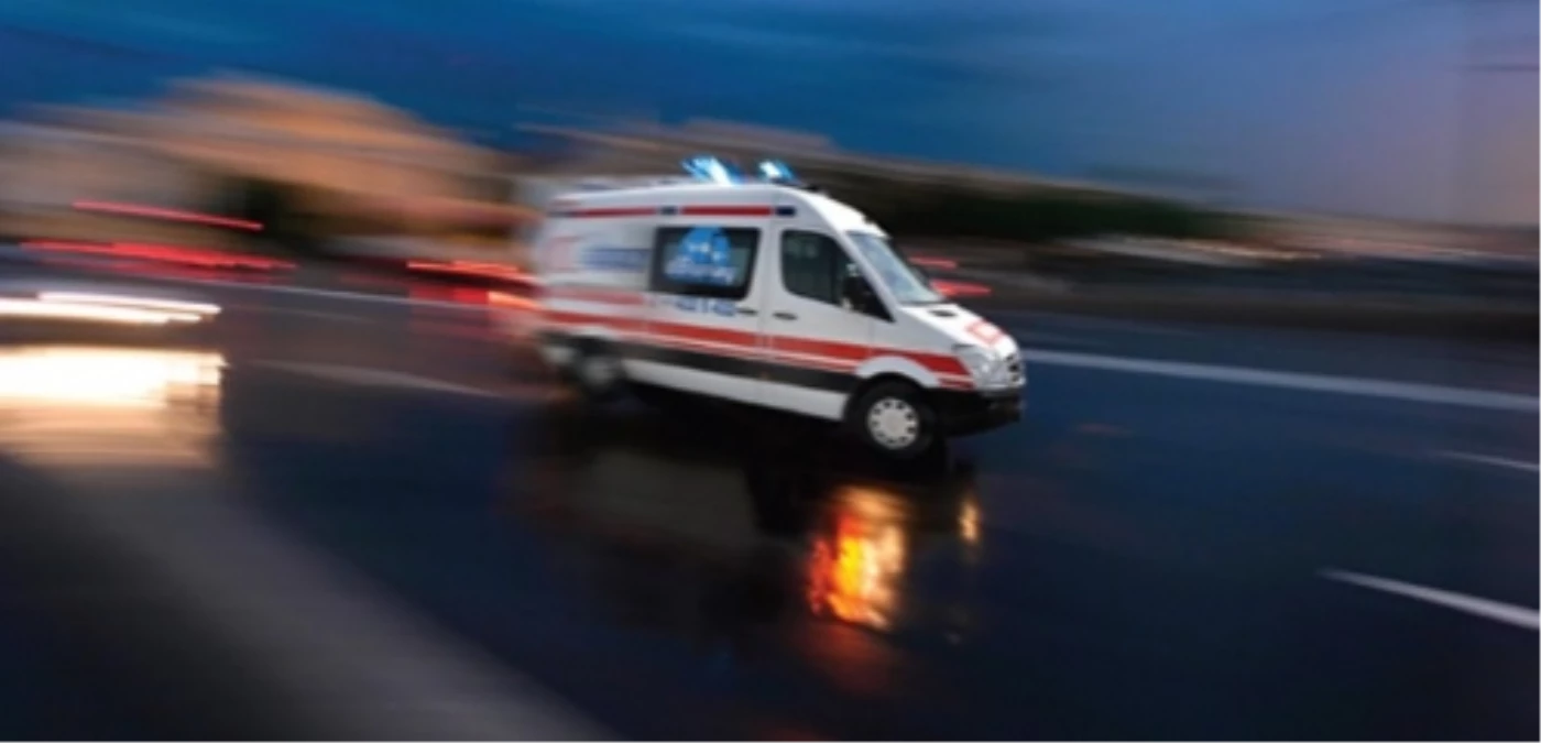 Kazaya Giden Ambulans Takla Attı