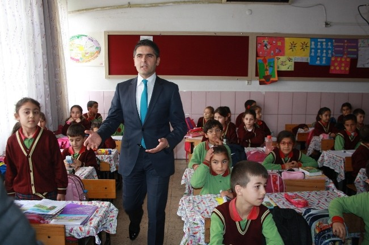 Manavgat\'ta 14 Bin 390 Öğrenciye Okul Sütü Dağıtılıyor