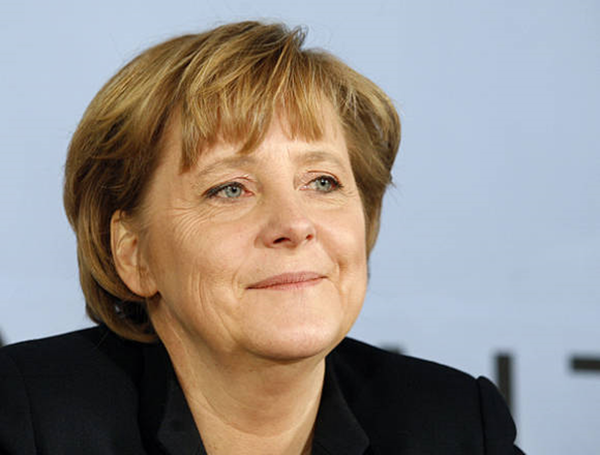 Merkel, Kıbrıs\'taki Müzakereleri Memnuniyetle Karşıladı