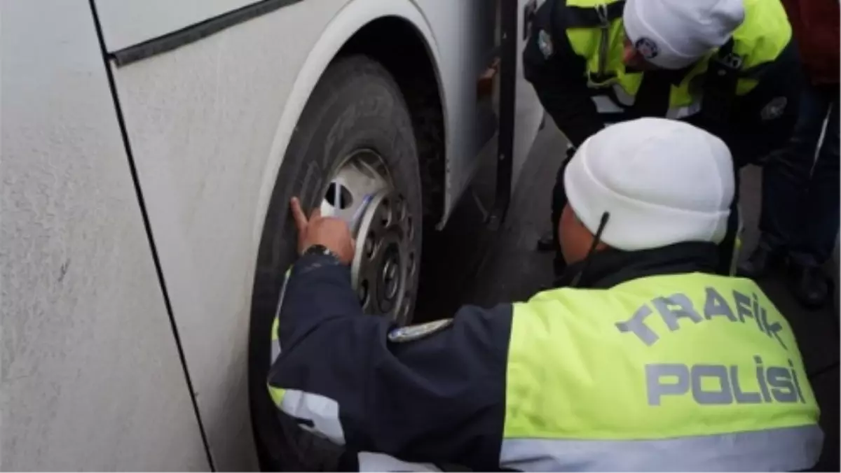 Polisin Kış Lastiği Kontrolü