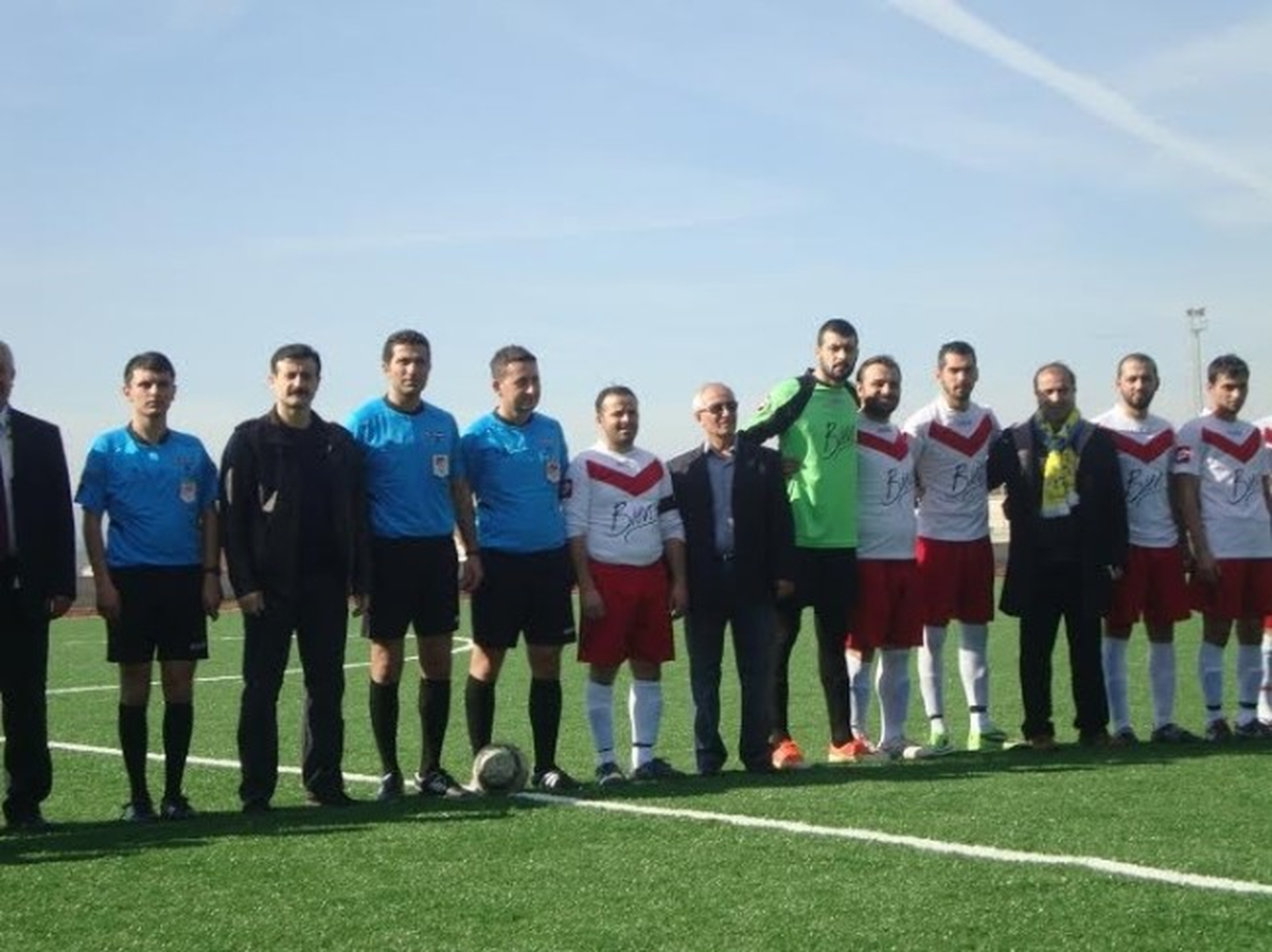 Söğüt\'te Sentetik Yüzeyli Futbol Sahası Açıldı