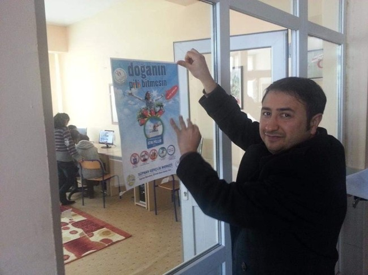 Süphan Gençlik Merkezi Atık Pil Kutularını Dağıttı