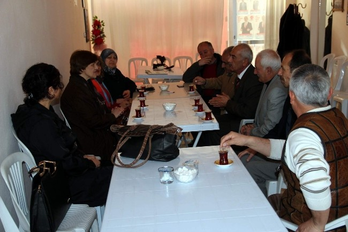 Suşehri Yardım Seven Kadınlar Dernek Yönetimi, MHP İlçe Başkan Adayı Yahşi\'yi Ziyaret Etti