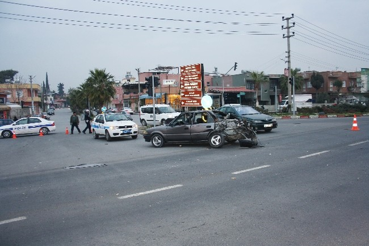 Tarsus\'ta Kaza: 5 Yaralı