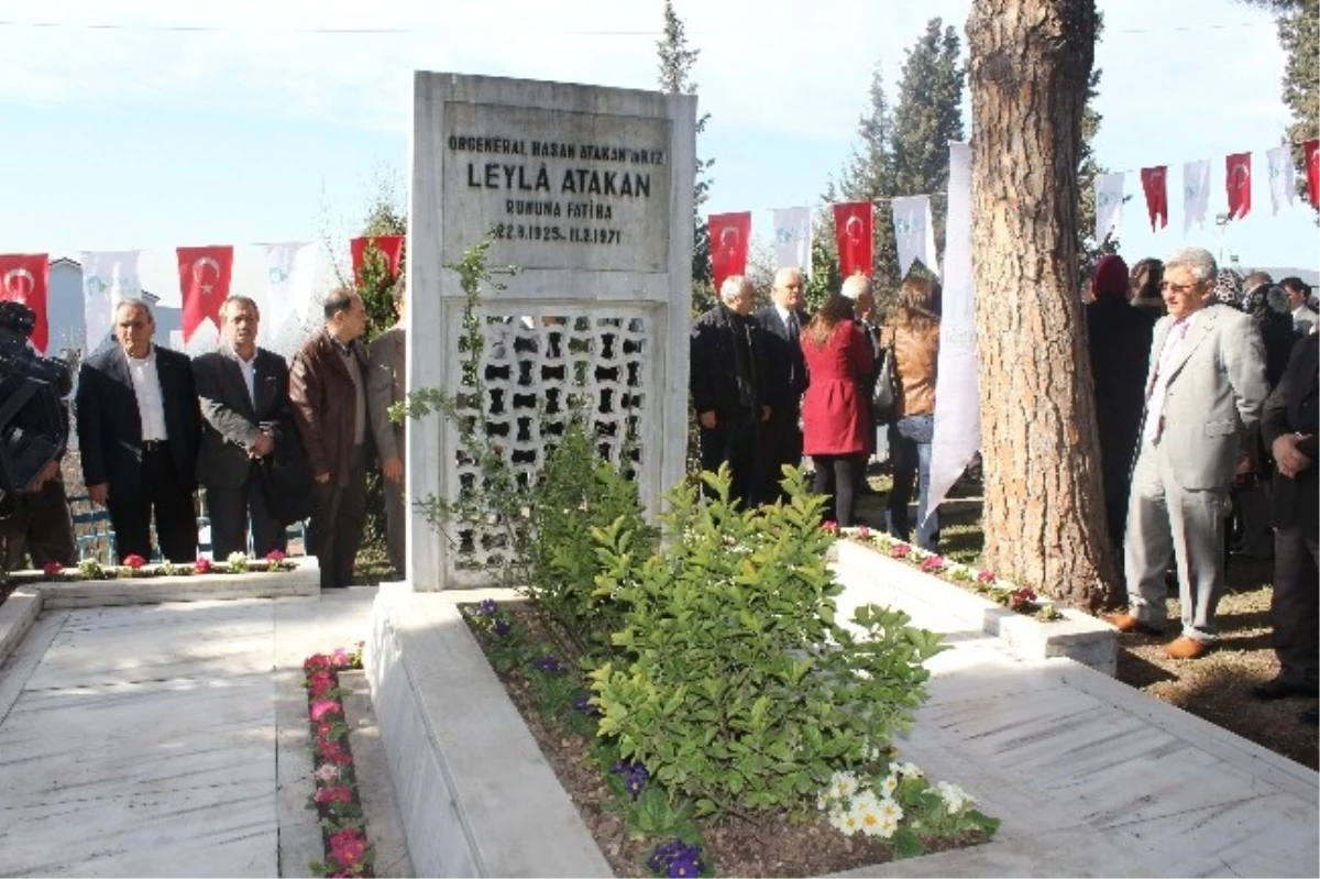Türkiye\'nin İlk Kadın Belediye Başkanı Leyla Atakan Mezarı Başında Anıldı