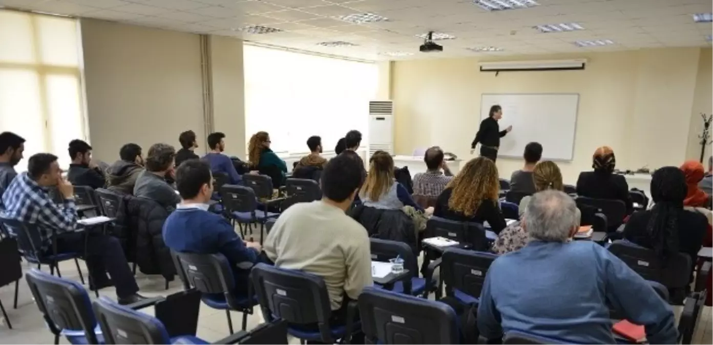 Üniversiteli Gençlere Sinema- Televizyon Eğitimi Veriliyor