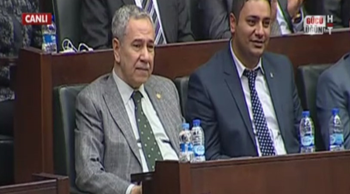'Uyan Artık Yiğidim' Sloganı Arınç'ı Ağlattı
