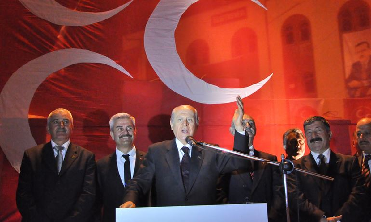 Bahçeli, seçim bürosu açtı -