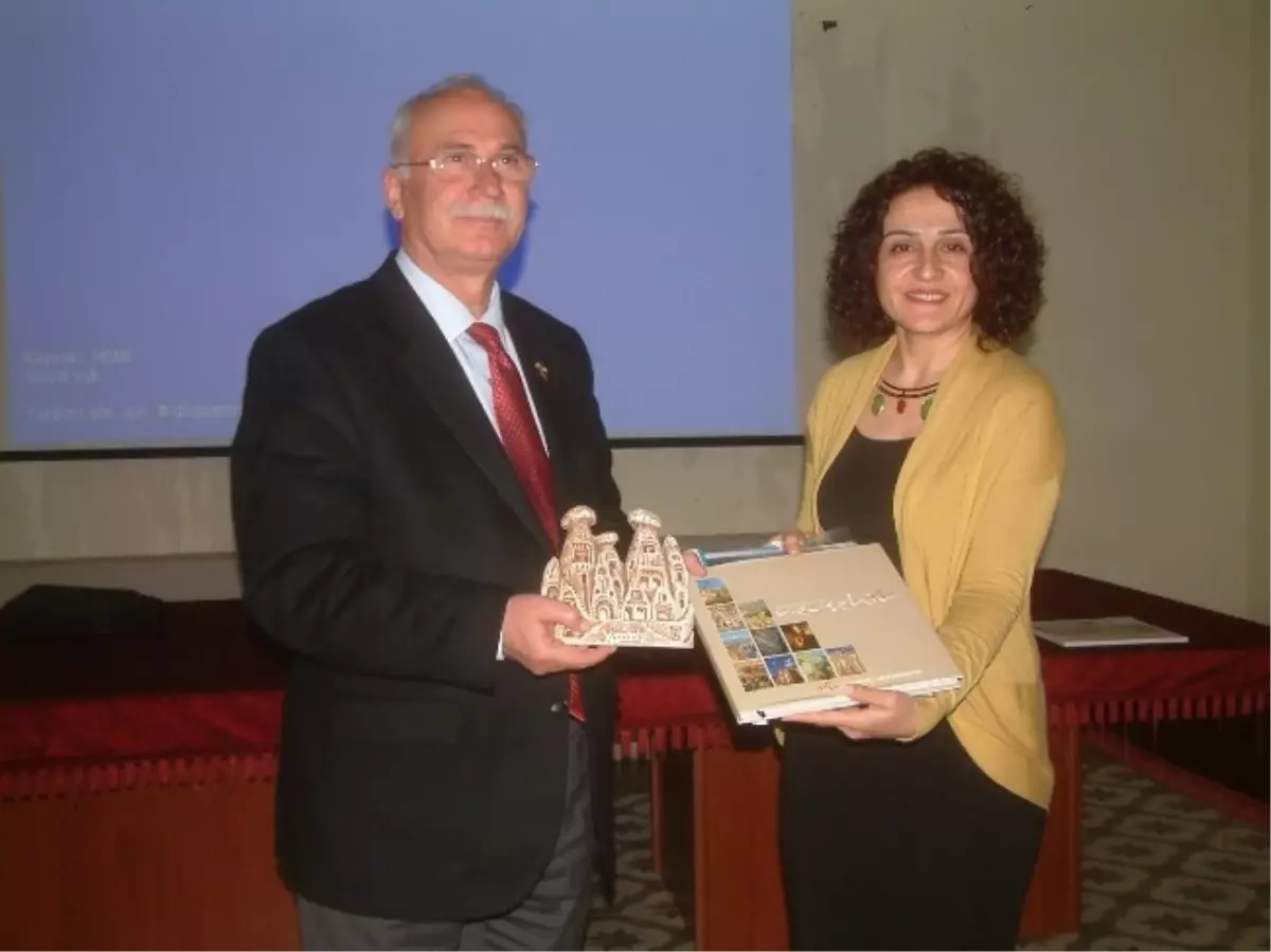 Başkan Akova\'ya Sanatçı Teşekkürü