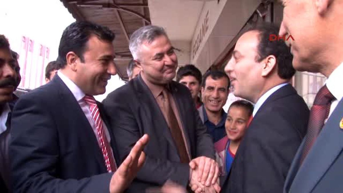 BDP\'li Baydemir ile MHP Adayı Birbirine Başarı Diledi