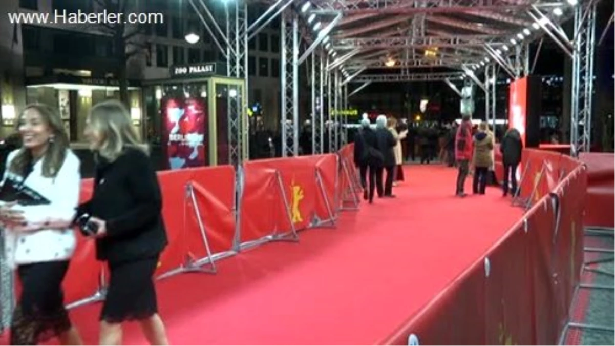 Berlin Film Festivali - "Kuzu" filmi ekibi, kırmızı halıda
