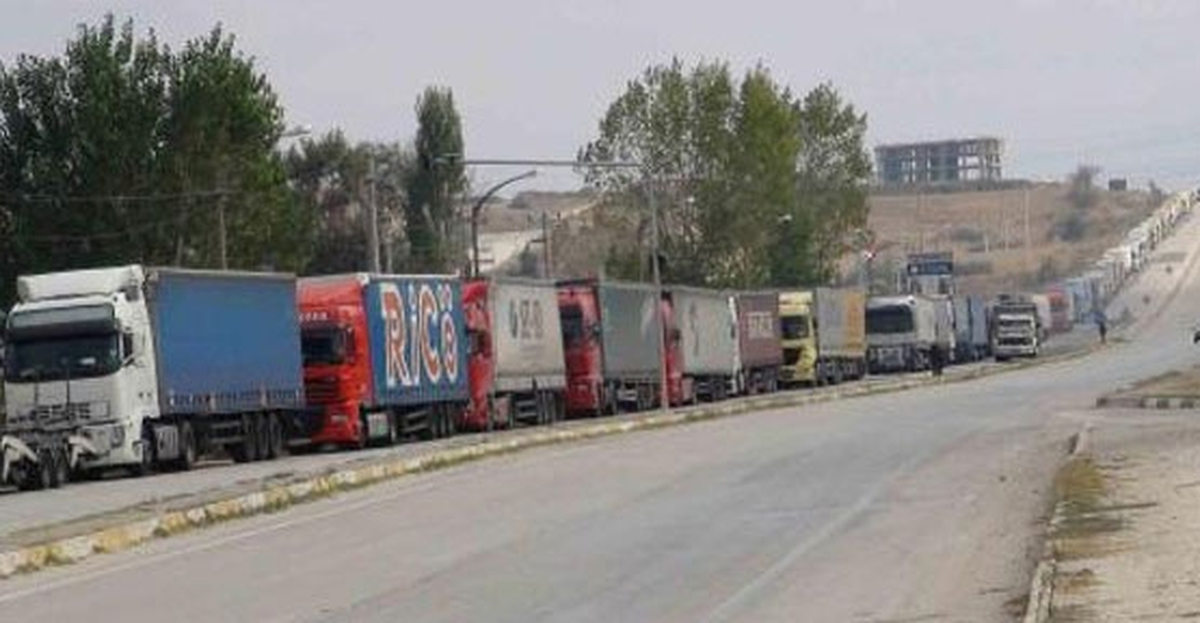 Cilvegözü\'nde Tır Kuyruğu 35 Kilometreyi Aştı