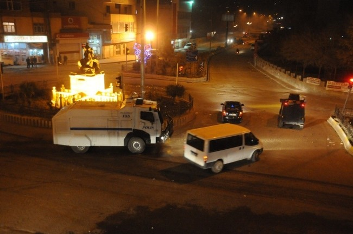 Cizre\'de İzinsiz Gösteriye Polis Müdahale Etti