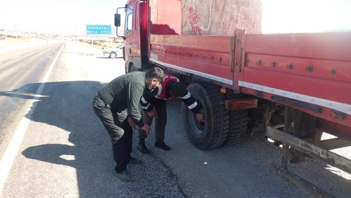 Jandarma Ekipleri Kış Lastiği Kontrolü Yaptı